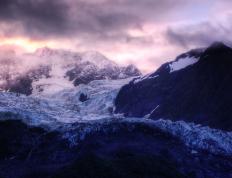 开云体育入口-欧冠半决赛焦点战，曼联绝地逆转伊朗黑马，谱写绿茵传奇