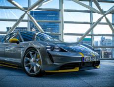 开云体育中国-完美统治，阿什拉夫攻防两端的艺术，引领南非力克安哥拉