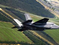 开云体育app-双线传奇，森林狼绝杀雷霆演绎篮球激情，米切尔F1揭幕战主宰赛道展速度之王