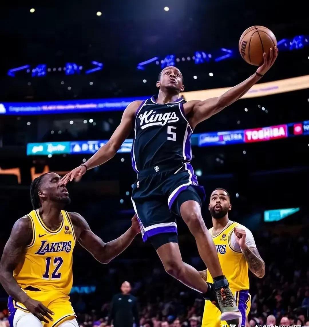 开云体育登录-国王险胜湖人,布克打破历史纪录