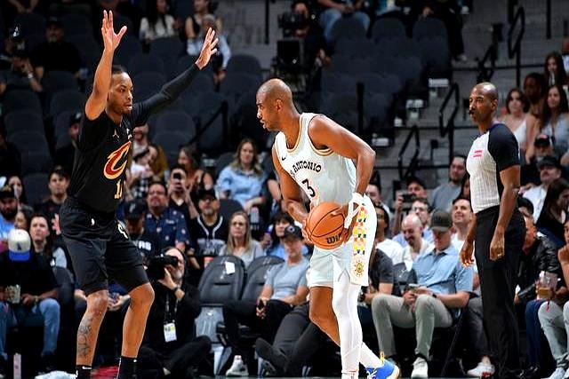 开云体育官方网站-马刺负于爵士,米切尔砍下36分