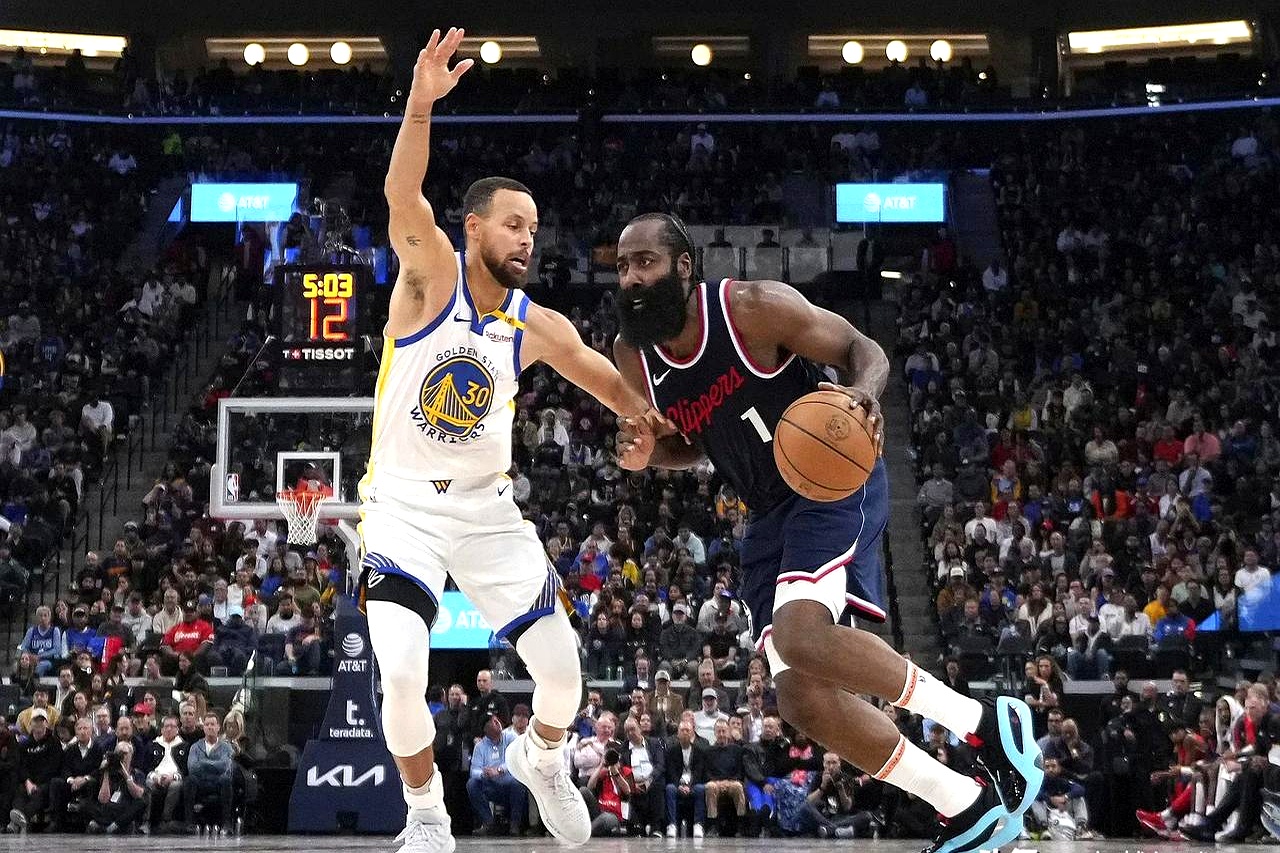 开云体育中国-关于快船完胜雷霆，詹姆斯一己之力扛起全队的信息