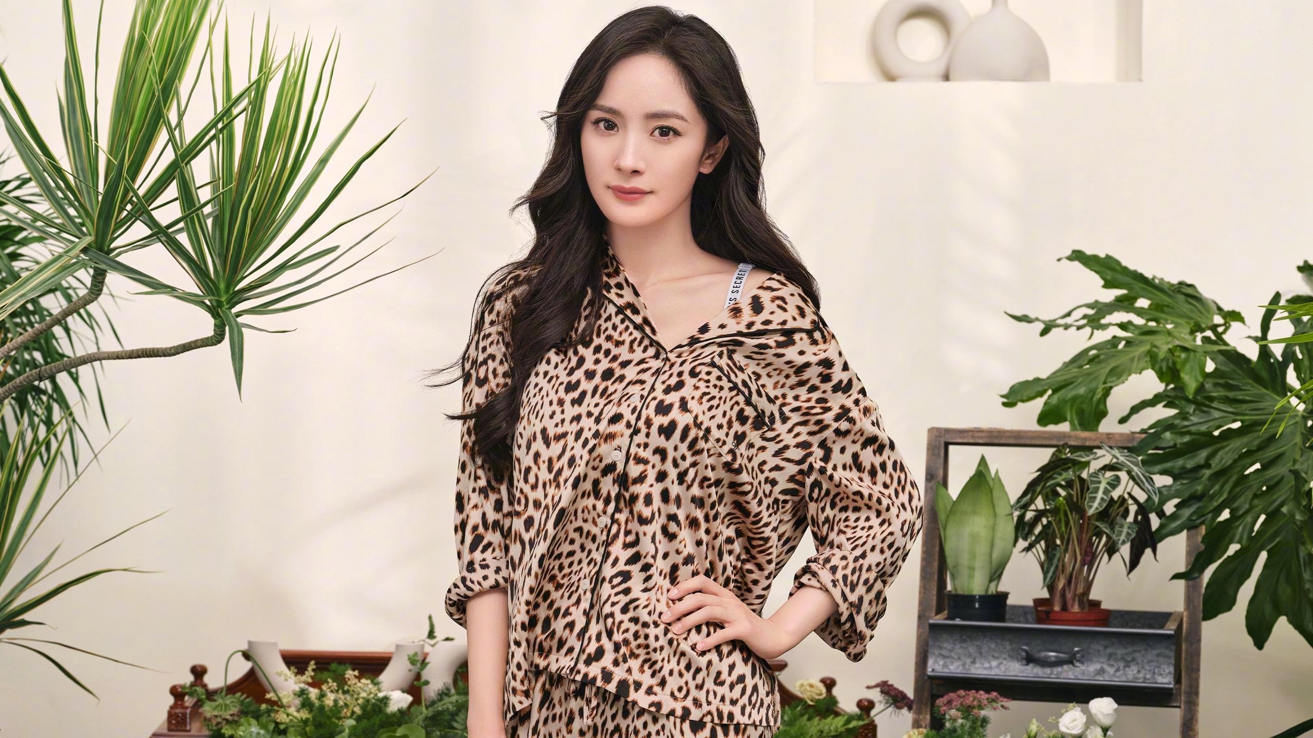 开云体育登录-足球之夜的双重奏，李刚仁刷新纪录闪耀亚洲，卡塔尔压哨绝杀几内亚振奋东道主